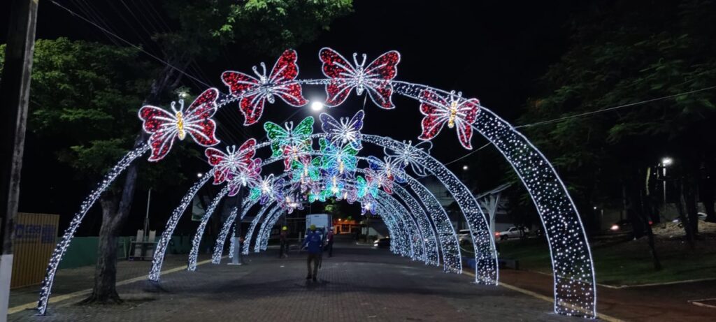 Natal de Águas e Luzes de Foz começa ganhar forma na Praça da Paz -  Secretaria Municipal de Turismo de Foz do Iguaçu - Destino do Mundo