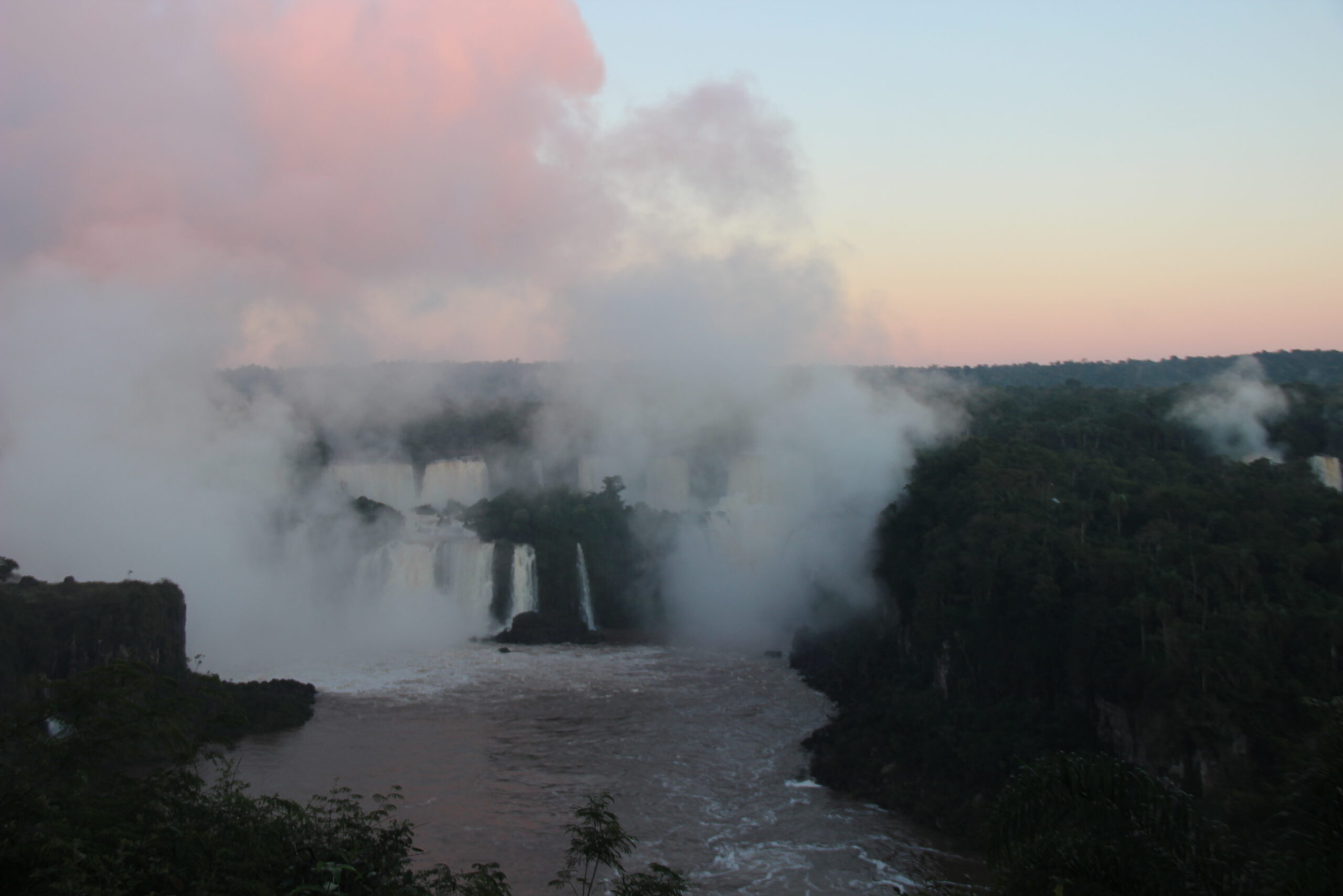 Amanhecer nas Cataratas