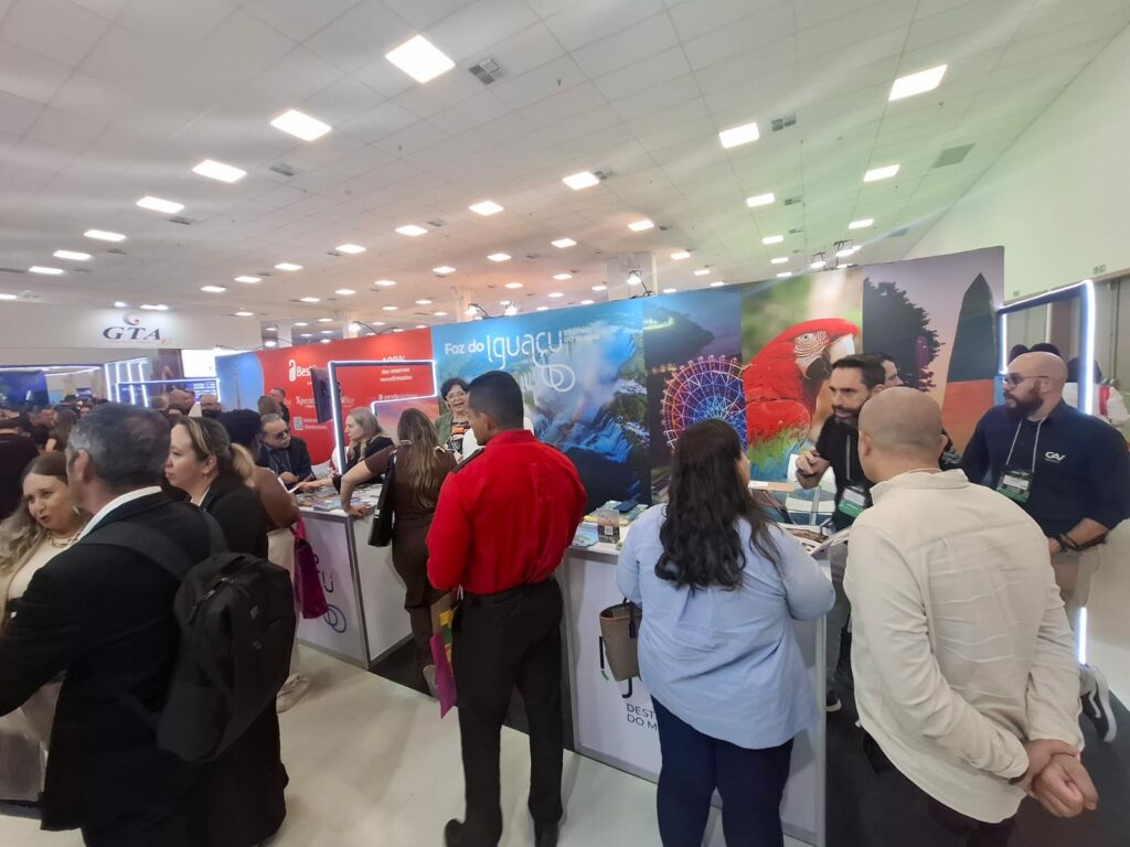 Foz do Iguaçu fortalece promoção turística na ABAV TravelSP, em Campinas